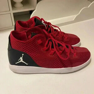 Air Jordan Reveal Basketball Shoes
Gym Red/Blk/White Size 13 great conditions
